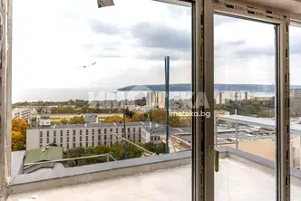 Тристаен апартамент във Варна, Бриз