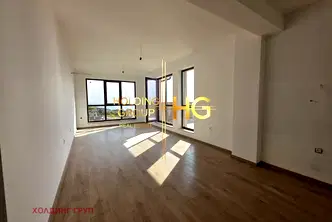 Тристаен апартамент във Варна, Бриз