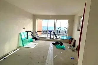 Тристаен апартамент във Варна, Бриз