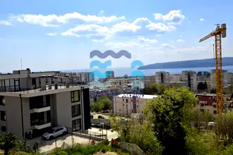 Тристаен апартамент във Варна, Бриз