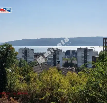 Снимка 2 — Тристаен апартамент във Варна, Бриз