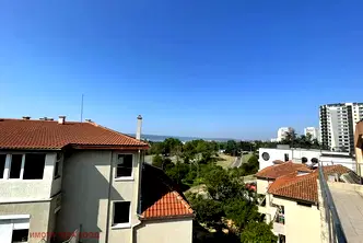 Тристаен апартамент във Варна, Бриз
