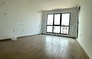Тристаен апартамент във Варна, Бриз