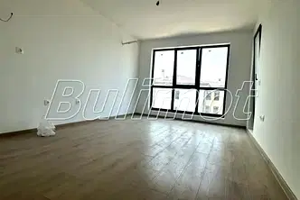 Тристаен апартамент във Варна, Бриз