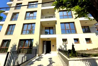 Тристаен апартамент във Варна, Бриз