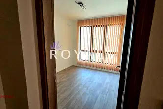 Тристаен апартамент във Варна, Бриз
