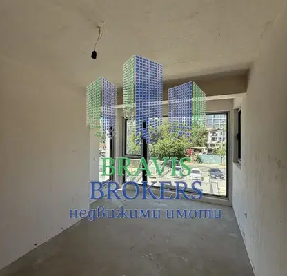 Снимка 3 — Тристаен апартамент във Варна, Бриз
