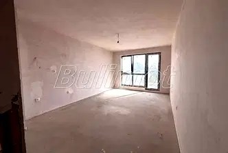 Тристаен апартамент във Варна, Бриз