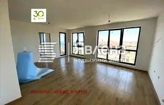 Тристаен апартамент с морска панорама в Бриз, Варна