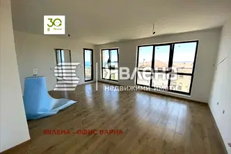 Тристаен апартамент с морска панорама в Бриз, Варна