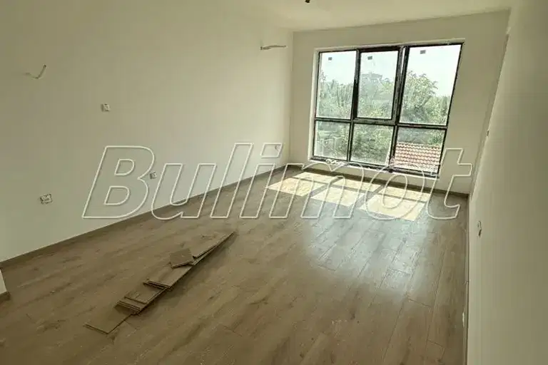 Тристаен апартамент във Варна, Бриз