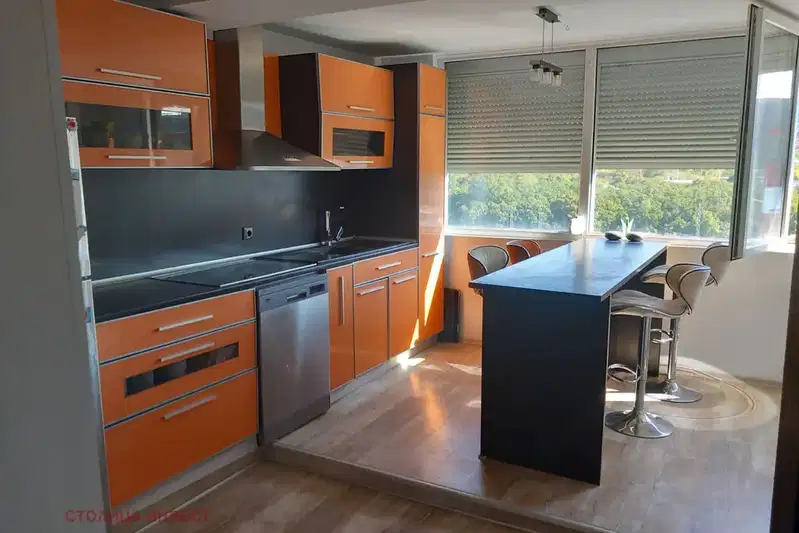 3-bedroom apartment in Ruse, Centralen Yujen Raion
