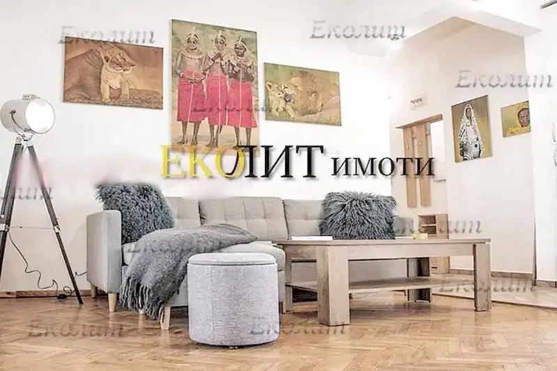 Тристаен апартамент в София, Център