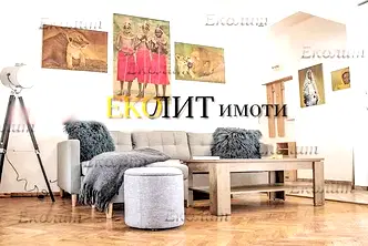Тристаен апартамент в София, Център