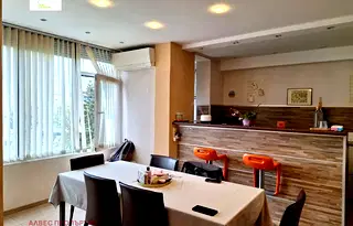 Тристаен апартамент във Варна, Център