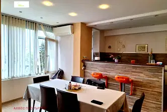Тристаен апартамент във Варна, Център
