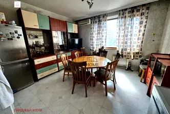 Тристаен апартамент с паркинг в Център, Пловдив