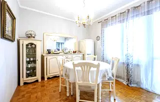 Тристаен апартамент в София, Център