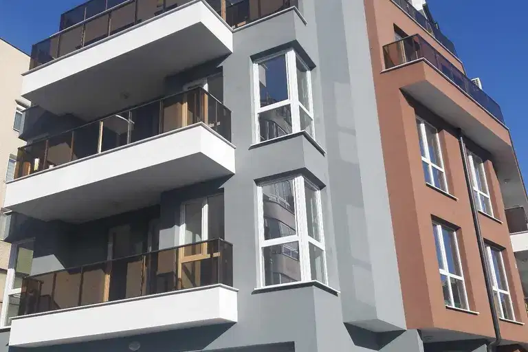 Тристаен апартамент в Кърджали, Център