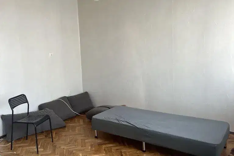 Тристаен апартамент в Перник, Център