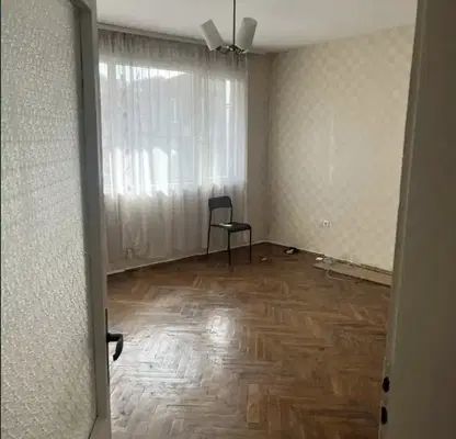 Снимка 2 — Тристаен апартамент в Перник, Център