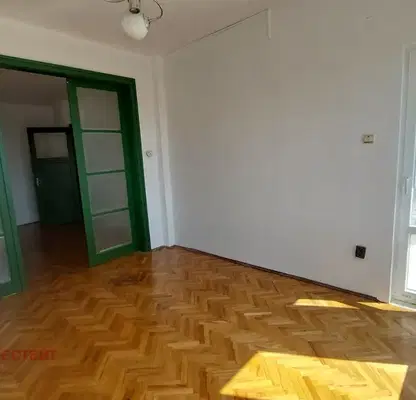Снимка 3 — Тристаен апартамент във Варна, Център