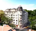 Снимка 2 — Просторен тристаен апартамент с две бани в центъра на София