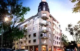 Просторен тристаен апартамент с две бани в центъра на София