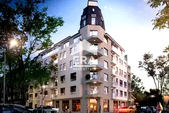 Просторен тристаен апартамент с две бани в центъра на София