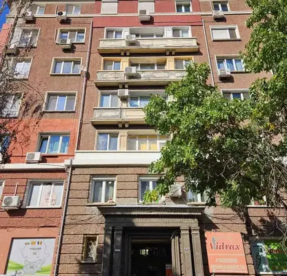 Снимка 4 — Тристаен апартамент в София, Център