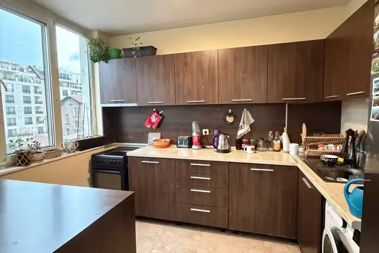 Тристаен апартамент в София, Център