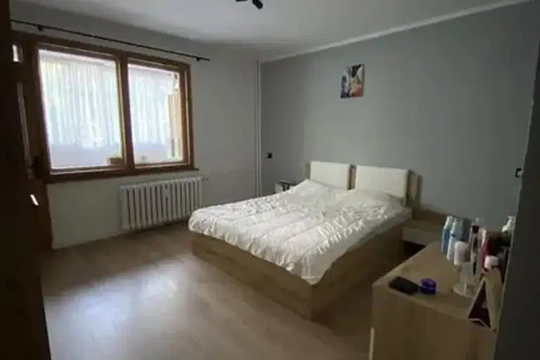 Тристаен апартамент в Перник, Център