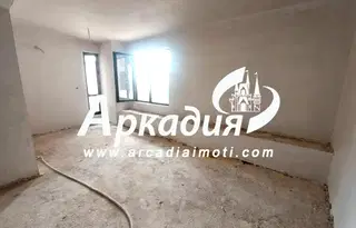 Тристаен апартамент с две тераси в Център, Пловдив до ТЦ Гранд