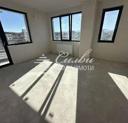 Photo 4 — 3-bedroom apartment in Tyrgovishte, Centyr