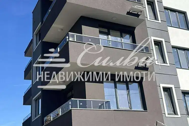 3-bedroom apartment in Tyrgovishte, Centyr