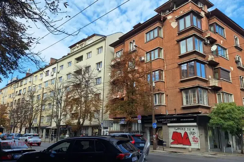 Тристаен апартамент в София, Център