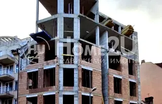 Тристаен апартамент с балкон в Център, София