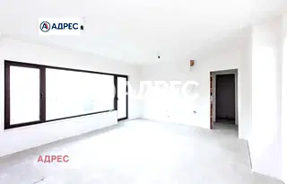 Тристаен апартамент във Варна, Център