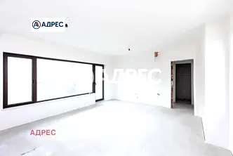 Тристаен апартамент във Варна, Център