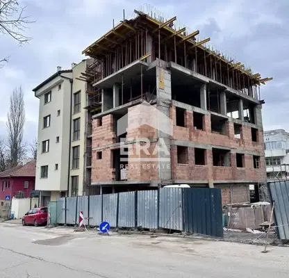Снимка 2 — Тристаен апартамент във Велико Търново, Център