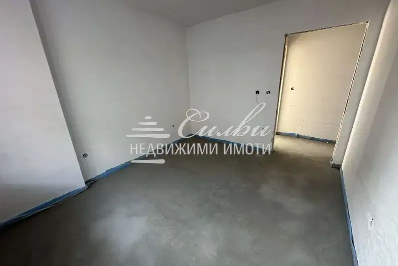 3-bedroom apartment in Tyrgovishte, Centyr