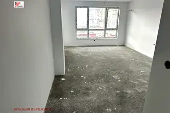 Тристаен апартамент в Кърджали, Център