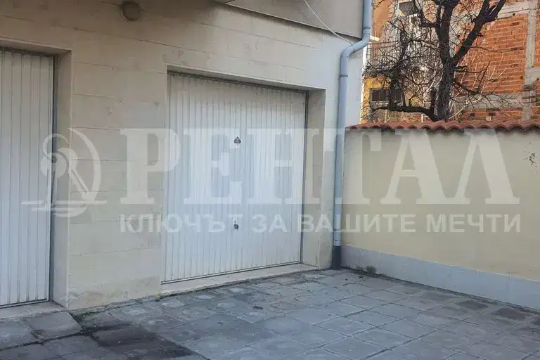 3-bedroom apartment in Plovdiv, Centyr
