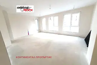 Тристаен апартамент в София, Център