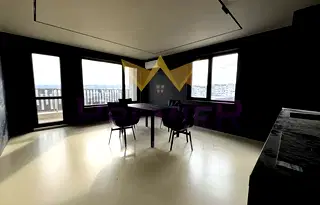 Тристаен апартамент във Варна, Център