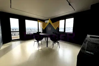 Тристаен апартамент във Варна, Център