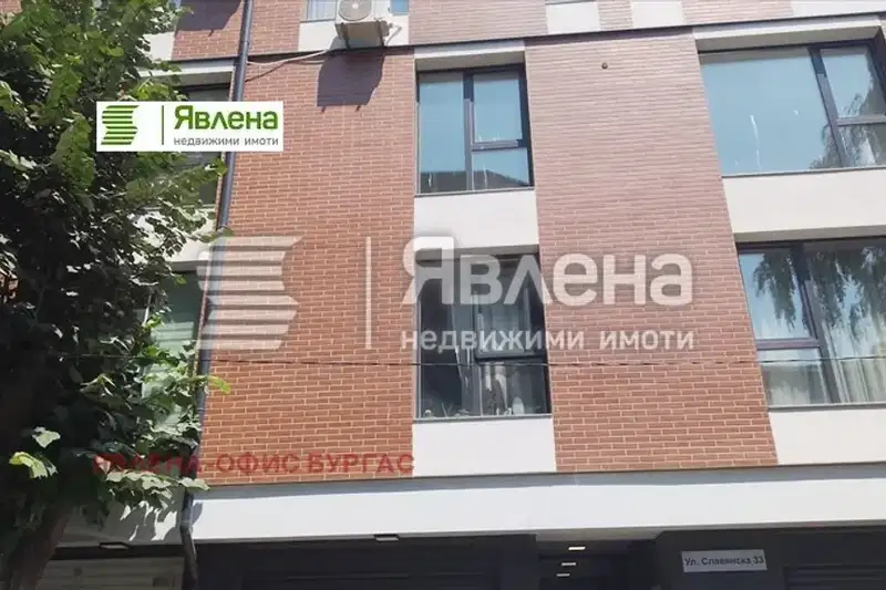 Тристаен апартамент в Бургас, Център