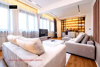Тристаен апартамент в София, Център