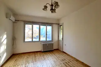 Тристаен апартамент в София, Център