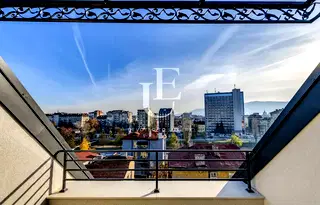 Тристаен апартамент с две тераси в Център, София